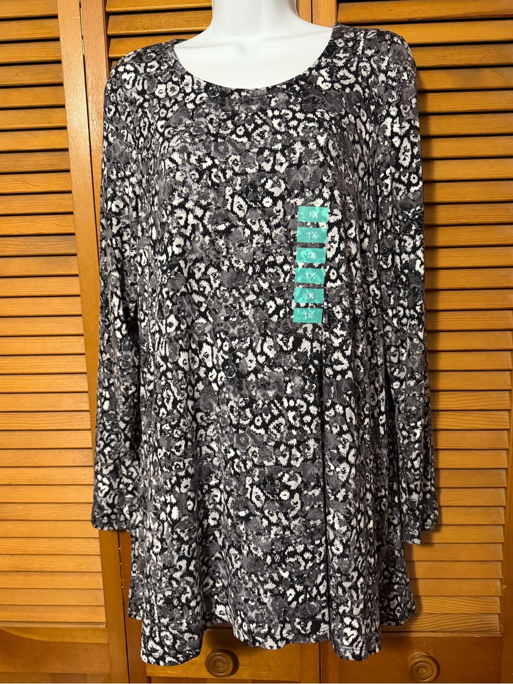 Khakis & Co NWT Women's Black & Gray Floral-Abstract Long Sleeve Tunic SOFT 1x